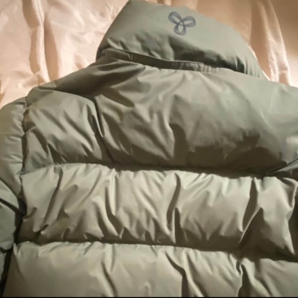 Aritzia super puff shorty - Dark Olive - Picture 5 of 8